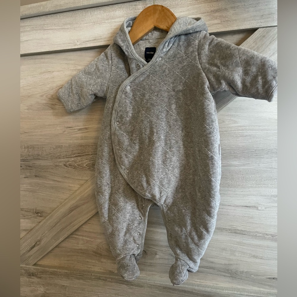 Baby Gap Gray Quilted Snow / Winter Outfit With Hood ❄️ Size 0-3 Months Unisex